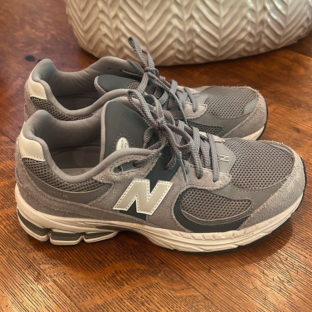 New Balance 2002R Sneakers - Picture 3 of 5